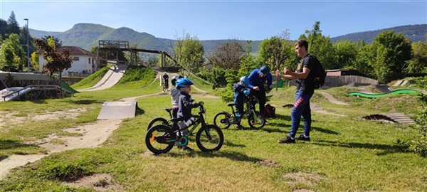 Stages VTT pour enfants à Millau, jeux et balades