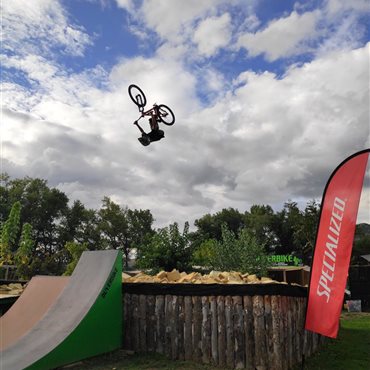 Millau, Aveyron : Bike park, pump track, lignes de jump