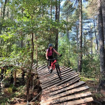 Cours VTT adultes typés enduro en Aveyron