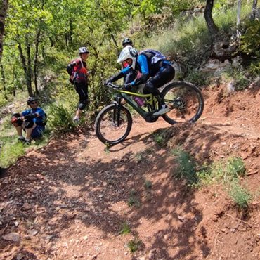 Cours VTT adultes, groupes filles, tous niveaux, Aveyron