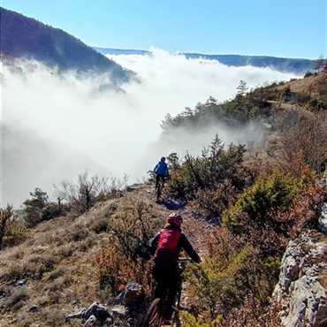 Cours VTT adultes en chemin, groupes filles, Millau