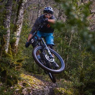 Cours VTT adultes typés enduro pour débutants et experts, Aveyron